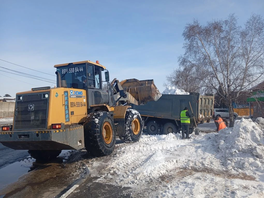 С улиц Белогорска вывезли более 11 тысяч кубометров снега за две недели 